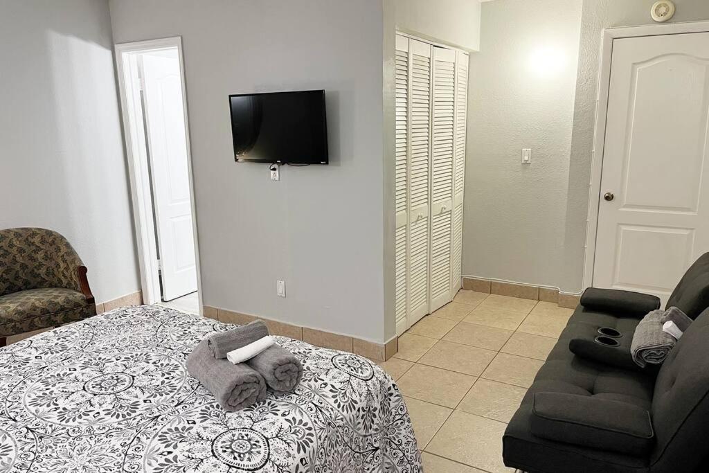Amazing & Cozy Duplex Near Zoo Miami ! Villa Exterior photo